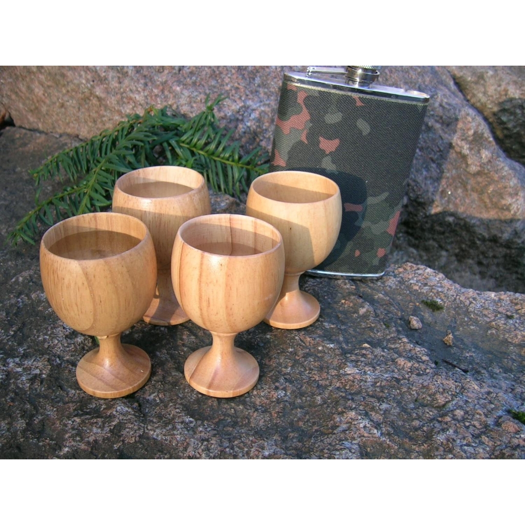 4 stk drammeglass i tre pa stett